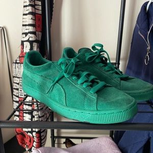 Green suede pumas